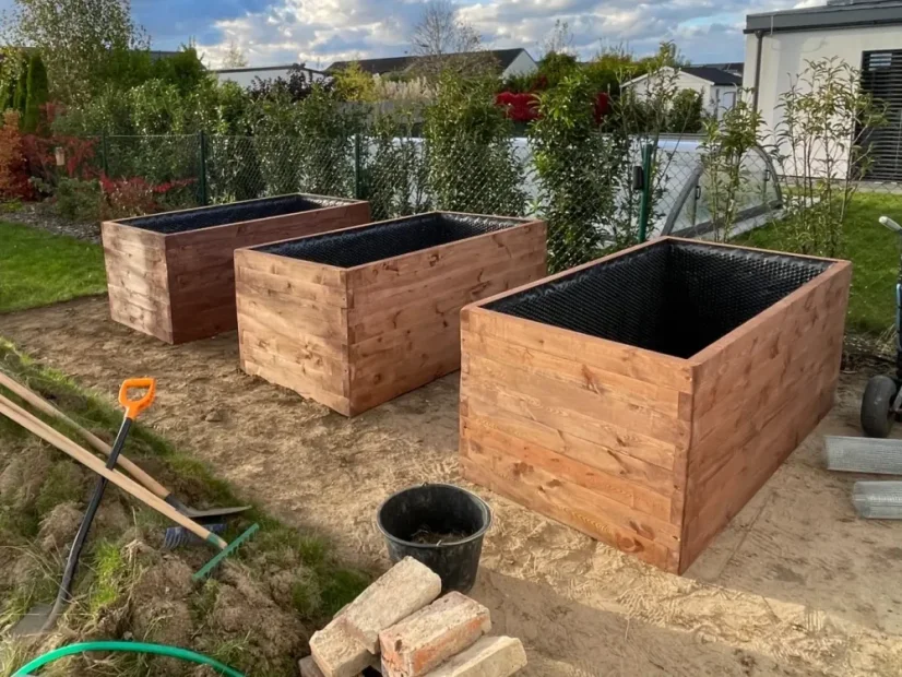 Záhony vysoké 80 cm v odstínu teak