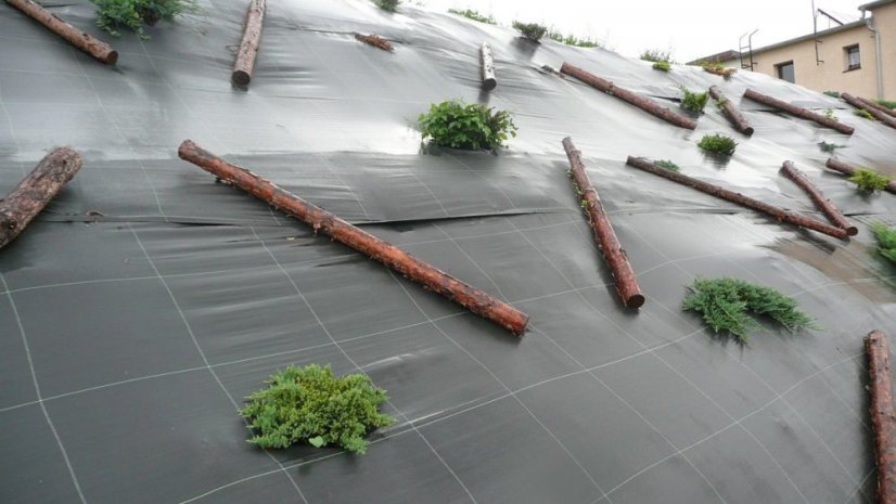 Tkaná mulčovacia textília - rolka 1,65m x 100m, 90g/m2, čierna