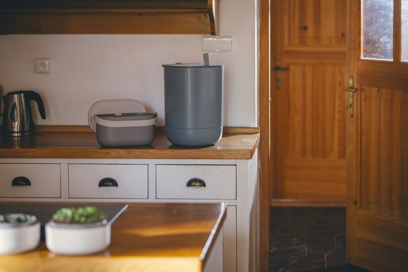 Nádoba na bioodpad bez rámečku a sáčků - taupe + slonová kost s kávovou sedlinou