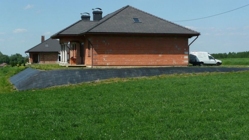 Tkaná mulčovací textílie - role 2,1m x 100m, 100g/m2, černá