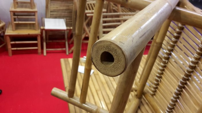Bambusový stolek