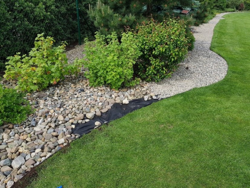 AMISPOL® skrytý obrubník výška 12,5 cm - 12m