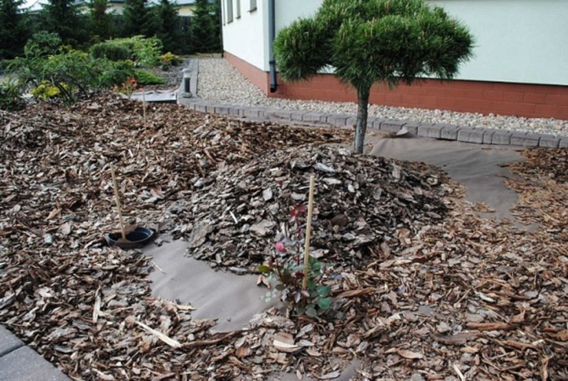 Mulčovací netkaná textilie role 1,6m x 100m, 50g/m2, HNĚDÁ