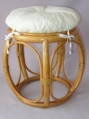 Ratanová taburetka široká medová