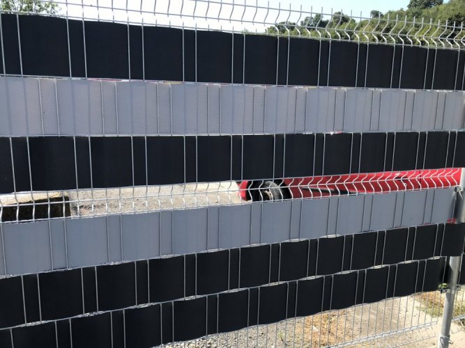 Stínfol - tieniaca fólia do plotových 2D panelov - 26 m